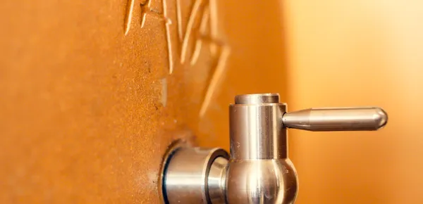 Amphores de vinification au Domaine d'Aubigny, vinification naturelle